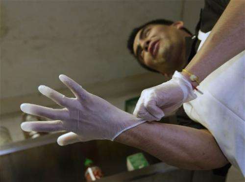 In California, chefs fight for bare-hand contact