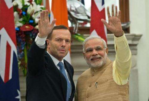 Indian Prime Minister Narendra Modi (R) with Australian Prime Minister Tony Abbott (L) after signing a pact to supply uranium to