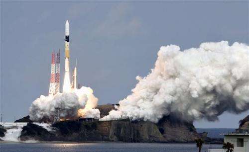 Japanese space explorer to blow crater in asteroid