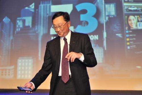 John Chen (R), Chief Executive Officer BlackBerry, holds the newly launched BlackBerry Z3 smartphone in Jakarta on May 13, 2014