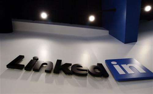 LinkedIn posts solid 4Q, but outlook disappoints