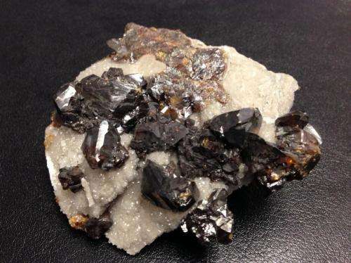Mineral magic? Common mineral capable of making and breaking bonds
