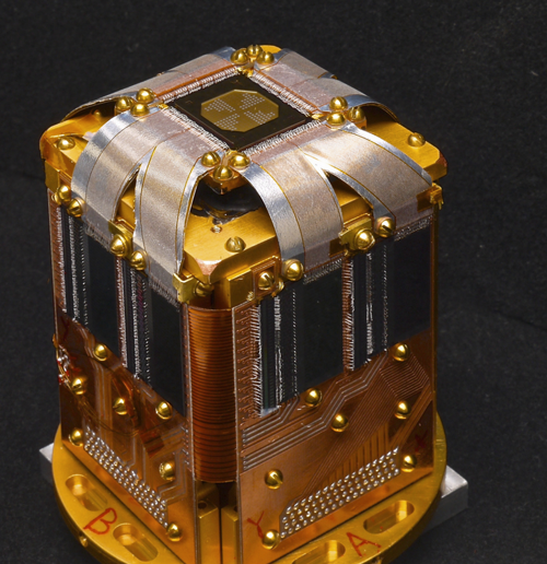 New high-resolution X-ray spectrometer for beam lines