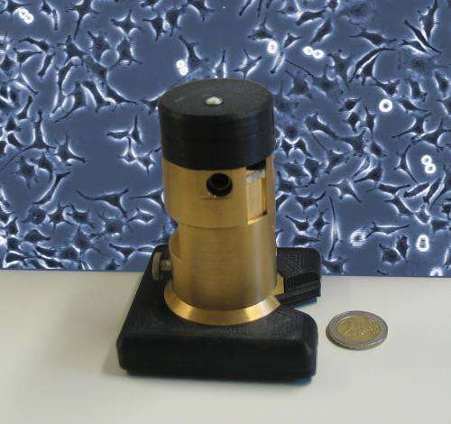 Extremely small-scale incubator microscope to examine cells in time lapse