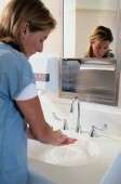 Presence of peers ups health workers' hand hygiene