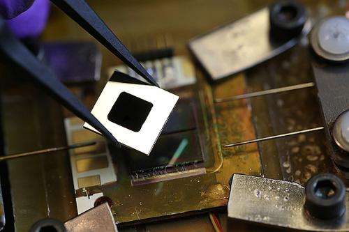 Solar-power device would use heat to enhance efficiency