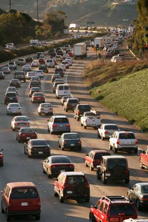 Solo hybrid drivers in carpool lanes amplify gridlock