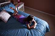 电视观看时间与儿童睡眠持续时间相关联