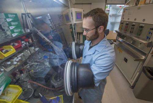 Uranium-extracting technology for seawater earns research award for grad student