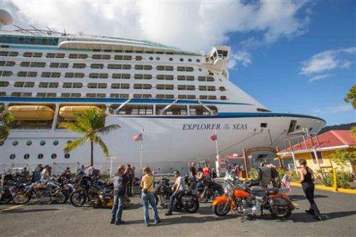 US officials probe illnesses on Caribbean cruise (Update)