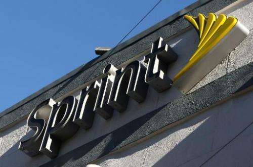 US wireless carrier Sprint reportedly has decided to abandon a bid for rival T-Mobile, viewing the massive tie-up as unlikely to