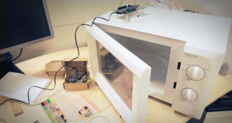 15-year-old boy builds smart microwave that spares the salad
