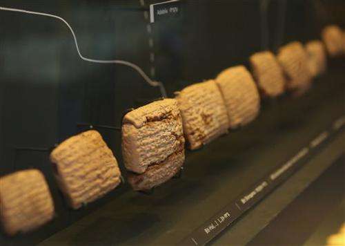 Ancient tablets displayed in Jerusalem fuel looting debate