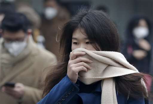 Beijing schools close as city issues 1st smog red alert