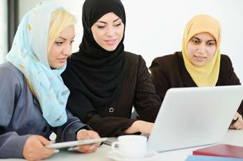 Experts explore Middle East women’s accumulation and use of social capital