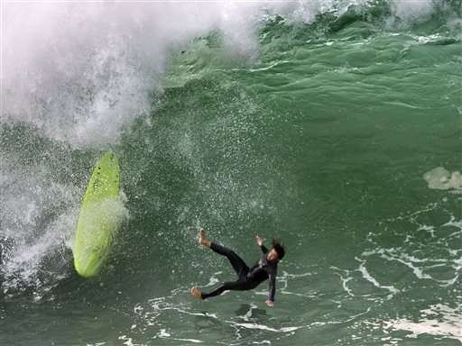 Huge waves in California lure bodysurfers, crowds to beaches