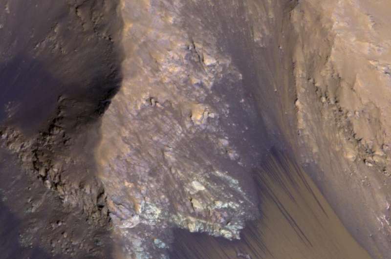 Image: Seasonal flows in Mars' Valles Marineris on anniversary of orbiter's launch