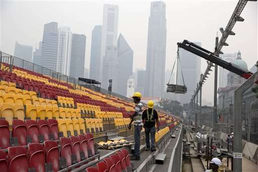 Singapore schools, F1 race on edge as bad haze persists (Update)