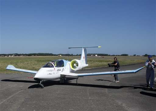 Upstart vs Airbus: First electric planes cross English Channel (Update 2)