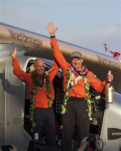 Solar plane lands in Hawaii after record-breaking flight (Update 2)