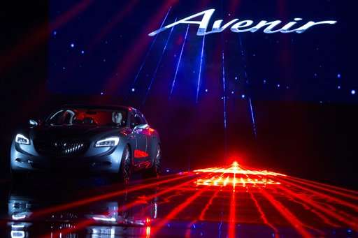 Global, Chinese automakers debut new car models