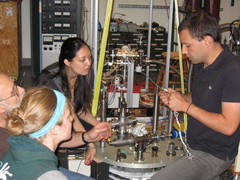 Apparatus measures single electron’s radiation to try to weigh a neutrino