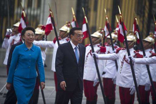 China's Prime Minister Li Keqiang (R) arrives with his wife Cheng Hong at the presidential palace in Lima to hold a meeting with