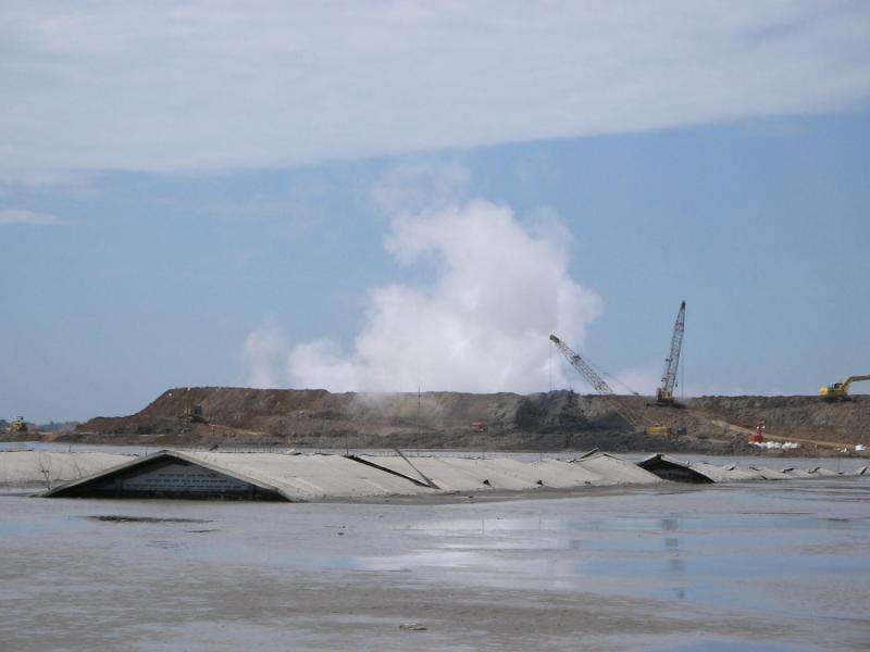 Earthquake not to blame for Indonesian mud volcano