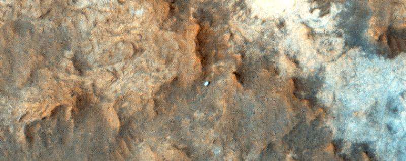 Image: Curiosity rover photographed by HiRISE in Gale Crater
