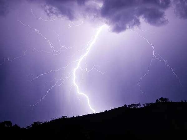 Lightning reshapes rocks at the atomic level, study finds