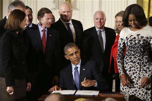 Obama signs veterans suicide prevention bill