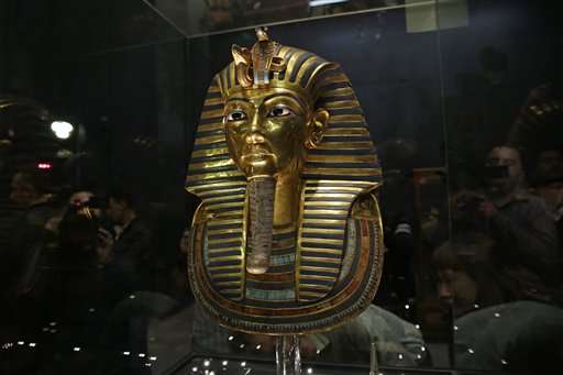 Official says Egypt approves radar for Nefertiti tomb quest