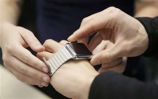 Online excitement but no long lines for Apple Watch debut