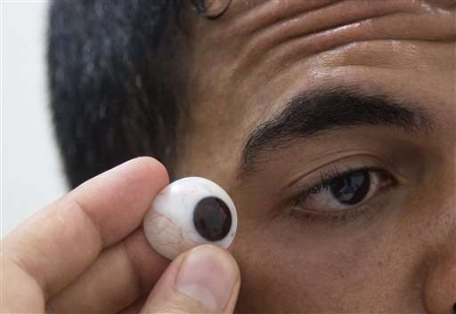 Prosthetic eye maker brings relief to wounded Gazans