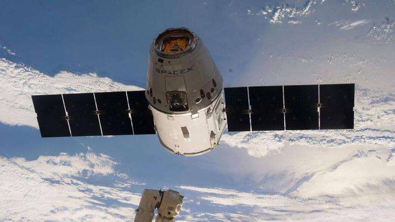 SpaceX resets CRS-6 space station launch to April 13 with booster landing attempt