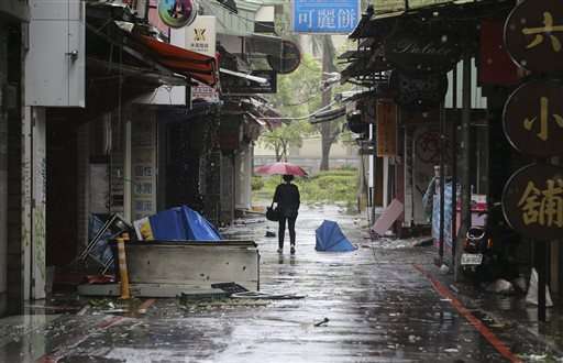 Typhoon threatens China after 10 dead or missing in Taiwan