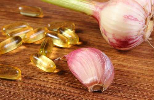 Research finds men who eat garlic smell more attractive