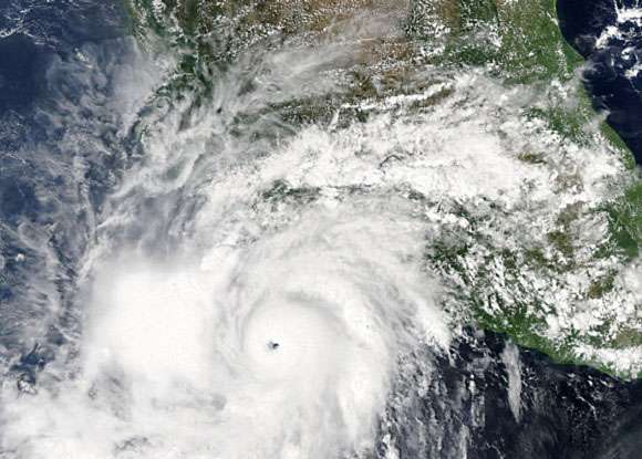 Scientists develop better approach to predict the intensity of tropical hurricanes