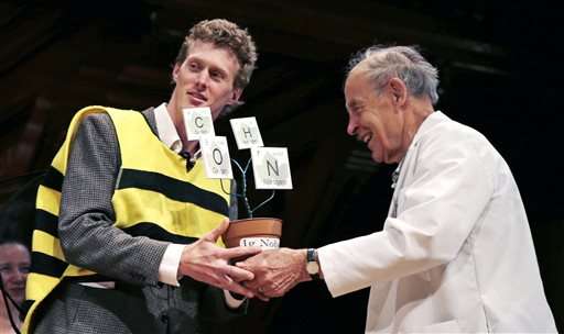 Bee stings, research that makes you go 'huh?' win Ig Nobels (Update)