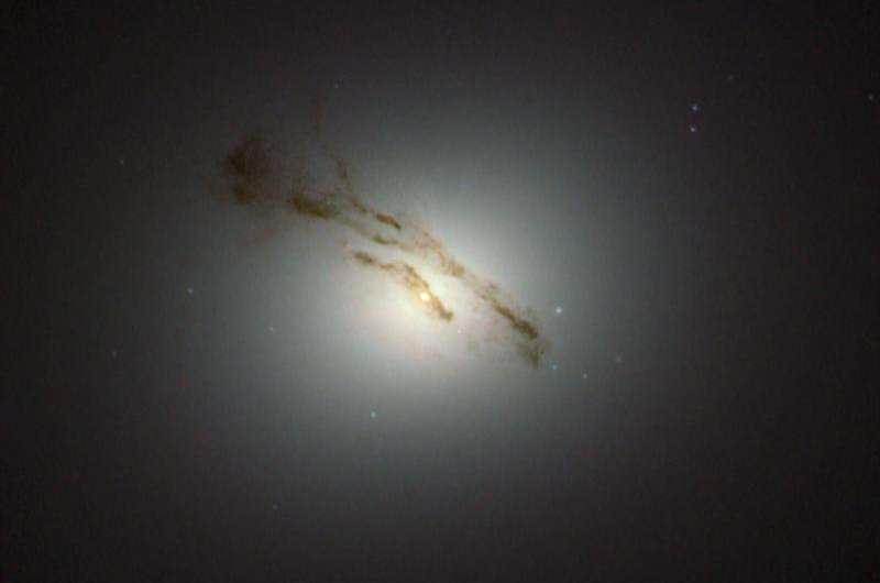 Image: Hubble sees a fascinating galactic core
