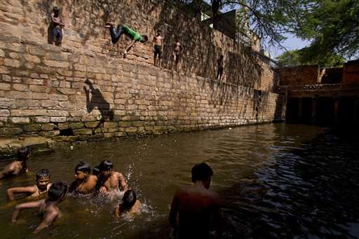 Indians crowd rivers, shady trees as heat toll passes 1,400