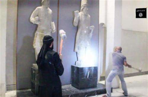 New IS video shows militants smashing ancient Iraq artifacts