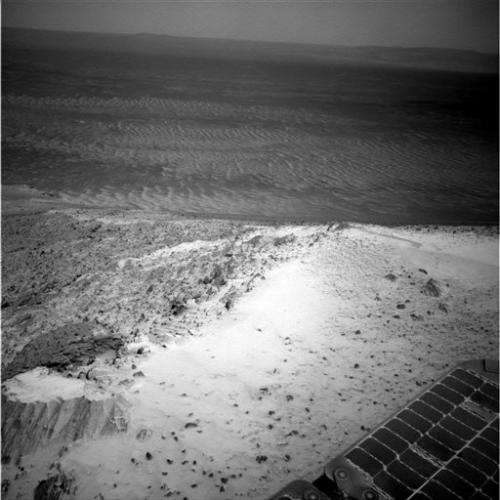 Opportunity rover takes in view from top of Martian hill