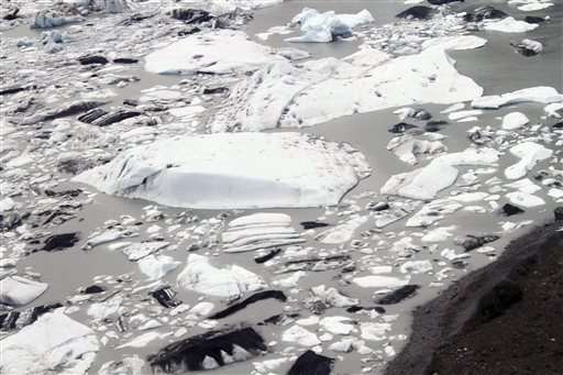 Searchers comb Alaska glacier for GIs killed in 1950s crash