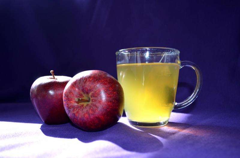 New evidence for how green tea and apples could protect health