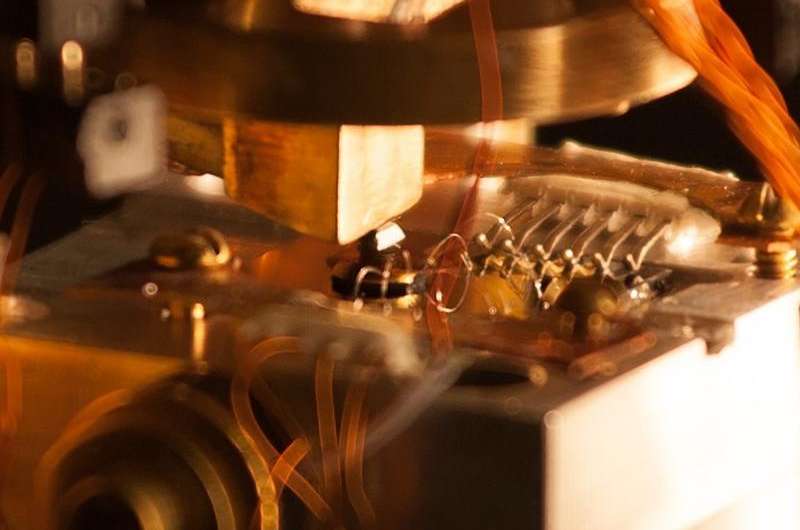 Scientists get first glimpse of conductivity that could break size barriers for memory