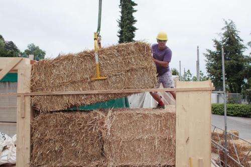 Straw houses in the front line of sustainable construction