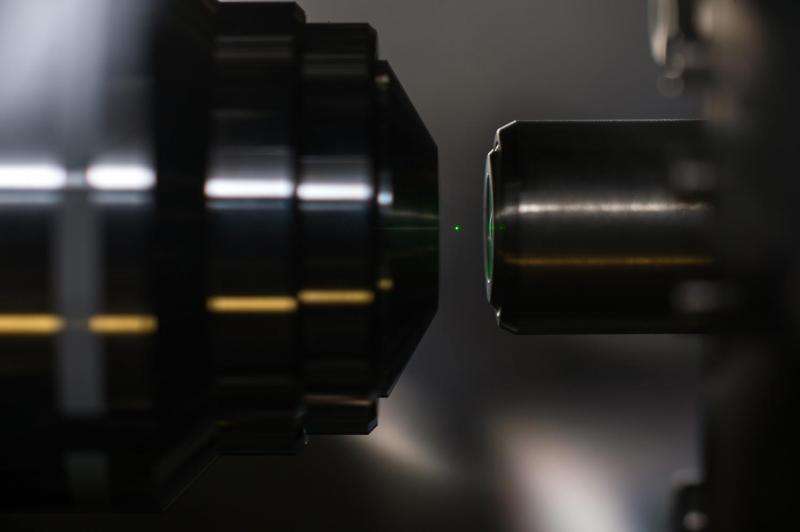 Researchers use laser to levitate, glowing nanodiamonds in vacuum