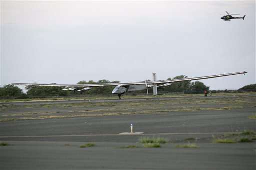 Solar plane lands in Hawaii after record-breaking flight (Update 2)