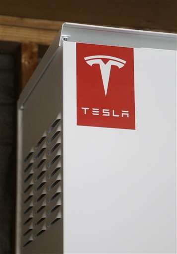 Tesla CEO plugs into new market with home battery system (Update)